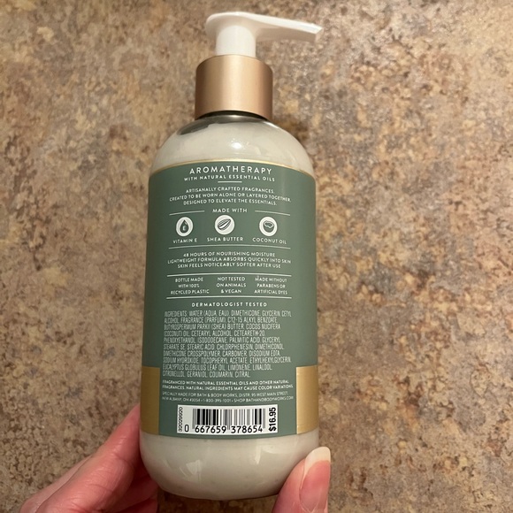 Bath & Body Works Eucalyptus Aromatherapy Lotion - Green and Cream - Picture 2 of 2